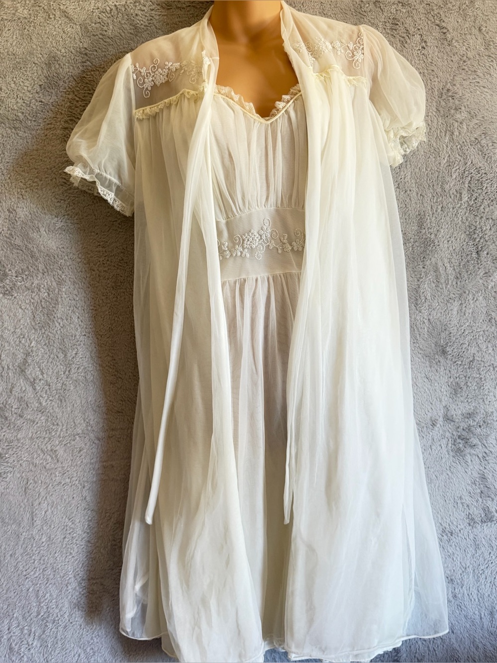 Vintage 1950s Yolande Chiffon Peignoir & Gown Set — Ivory White 32
